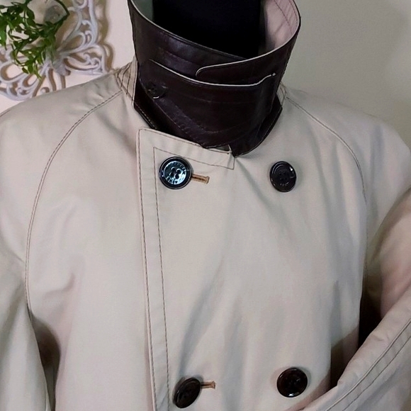 Men's Burberry Trench Coat - Picture 8 of 16